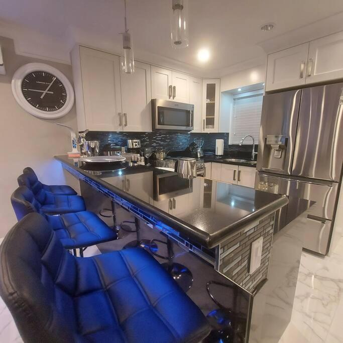 밴쿠버 Beautiful Bright 3 Bed Townhouse 아파트 외부 사진