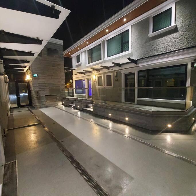 밴쿠버 Beautiful Bright 3 Bed Townhouse 아파트 외부 사진