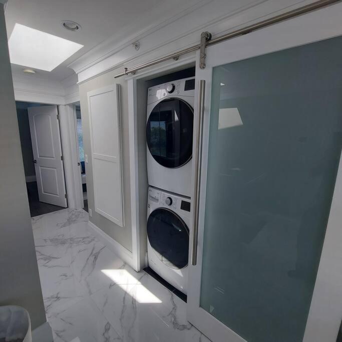 밴쿠버 Beautiful Bright 3 Bed Townhouse 아파트 외부 사진