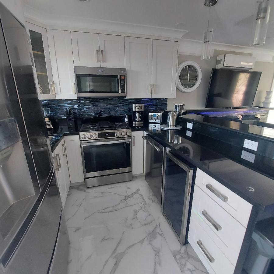 밴쿠버 Beautiful Bright 3 Bed Townhouse 아파트 외부 사진